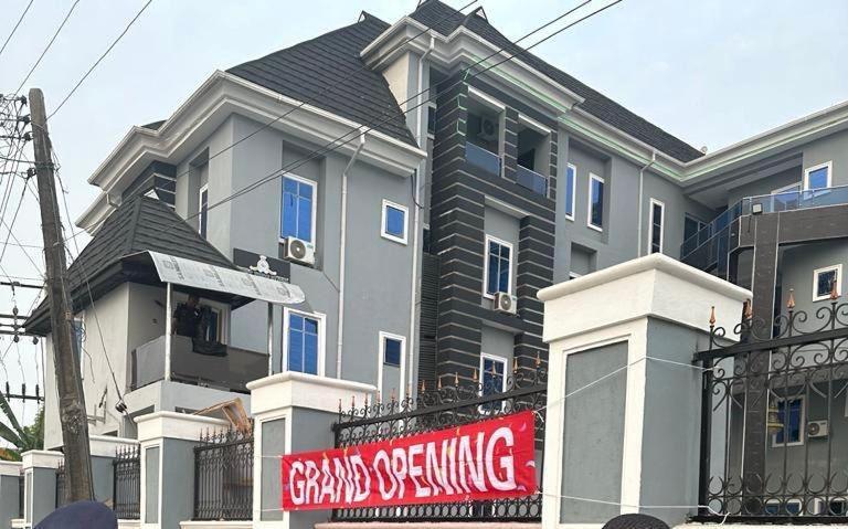 West Wing Hotel Lagos Exterior photo